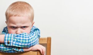 8 رفتاری که روحیه ی فرزندتان را خدشه دار میکند